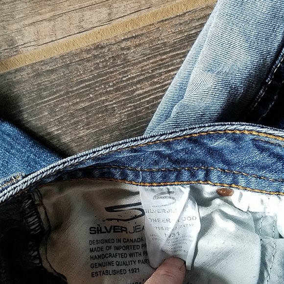 SILVER Capris - Picture 6 of 8